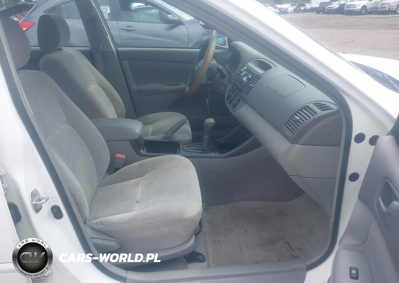 2003 Toyota Camry Le VIN:JTDBE32K930169044 - 5