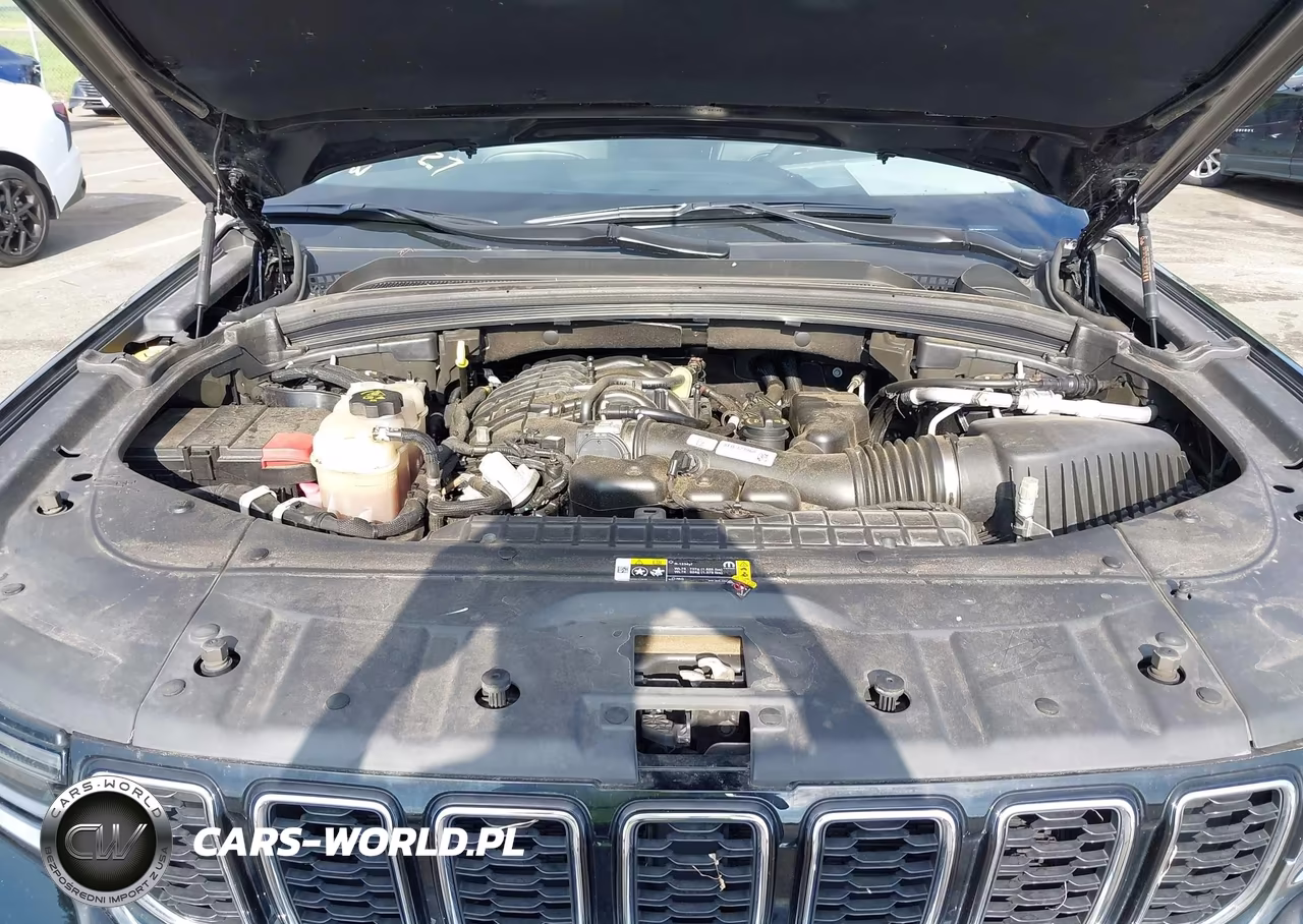 2023 Jeep Grand Cherokee Limited 4X4 VIN:1C4RJHBG4PC533717 - 10