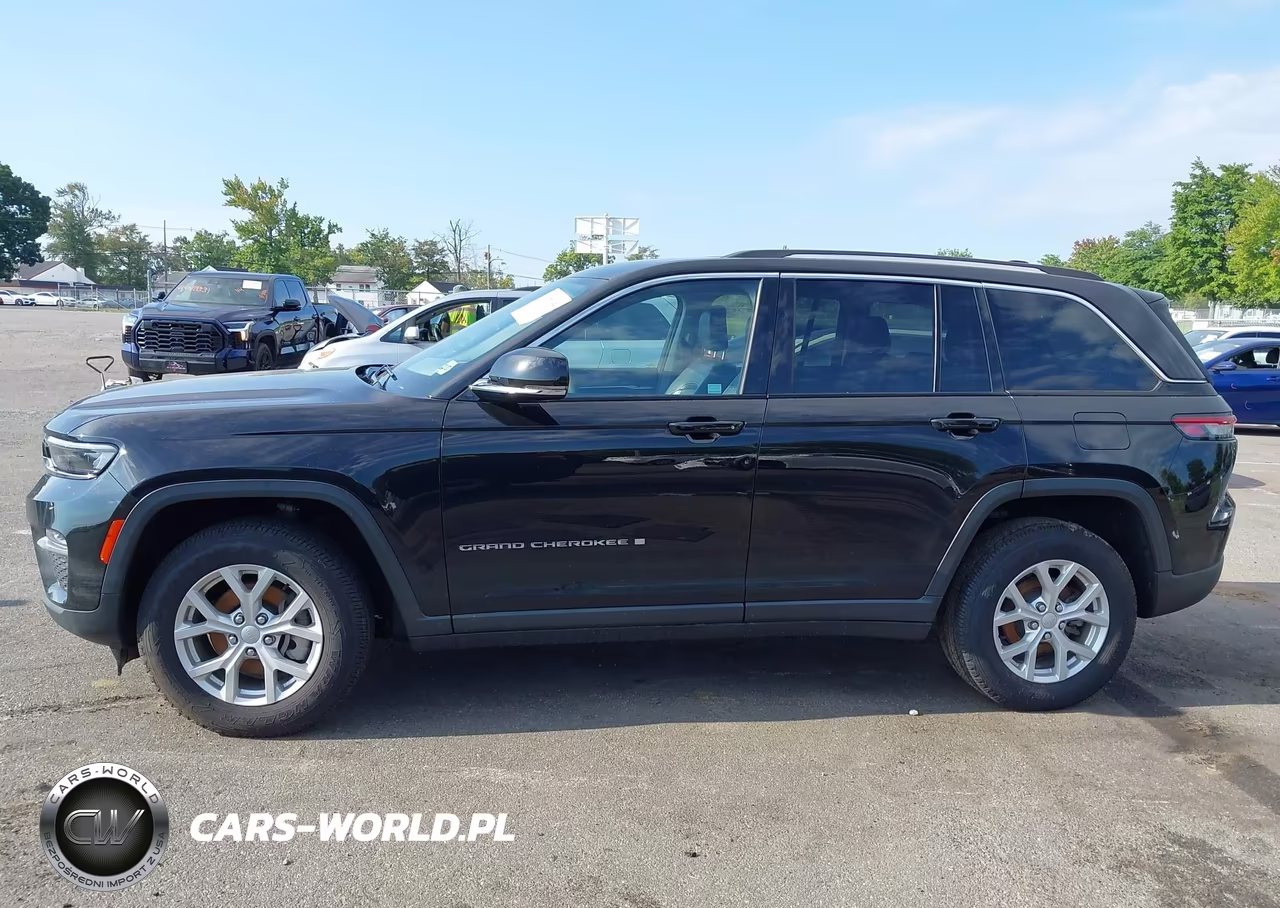 2023 Jeep Grand Cherokee Limited 4X4 VIN:1C4RJHBG4PC533717 - 14