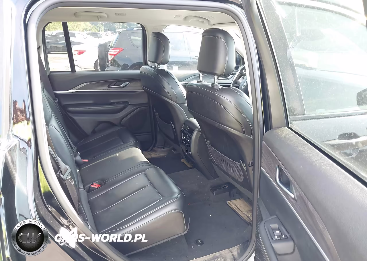 2023 Jeep Grand Cherokee Limited 4X4 VIN:1C4RJHBG4PC533717 - 8