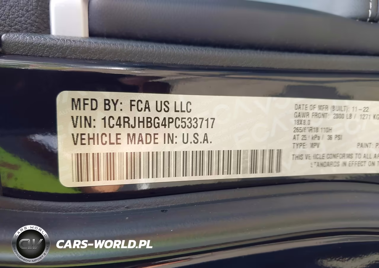 2023 Jeep Grand Cherokee Limited 4X4 VIN:1C4RJHBG4PC533717 - 9