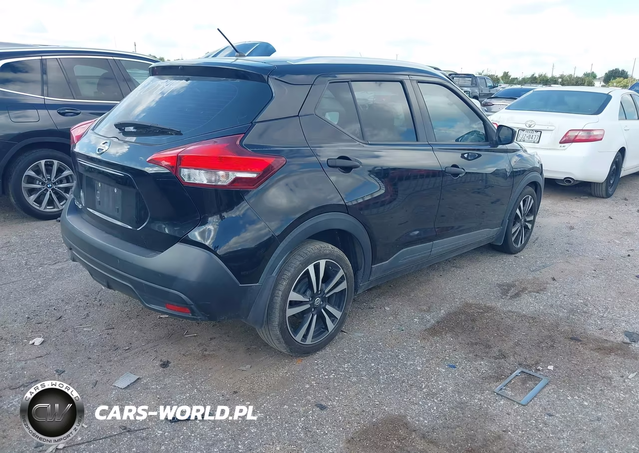2019 Nissan Kicks S VIN:3N1CP5CU6KL520944 - 4