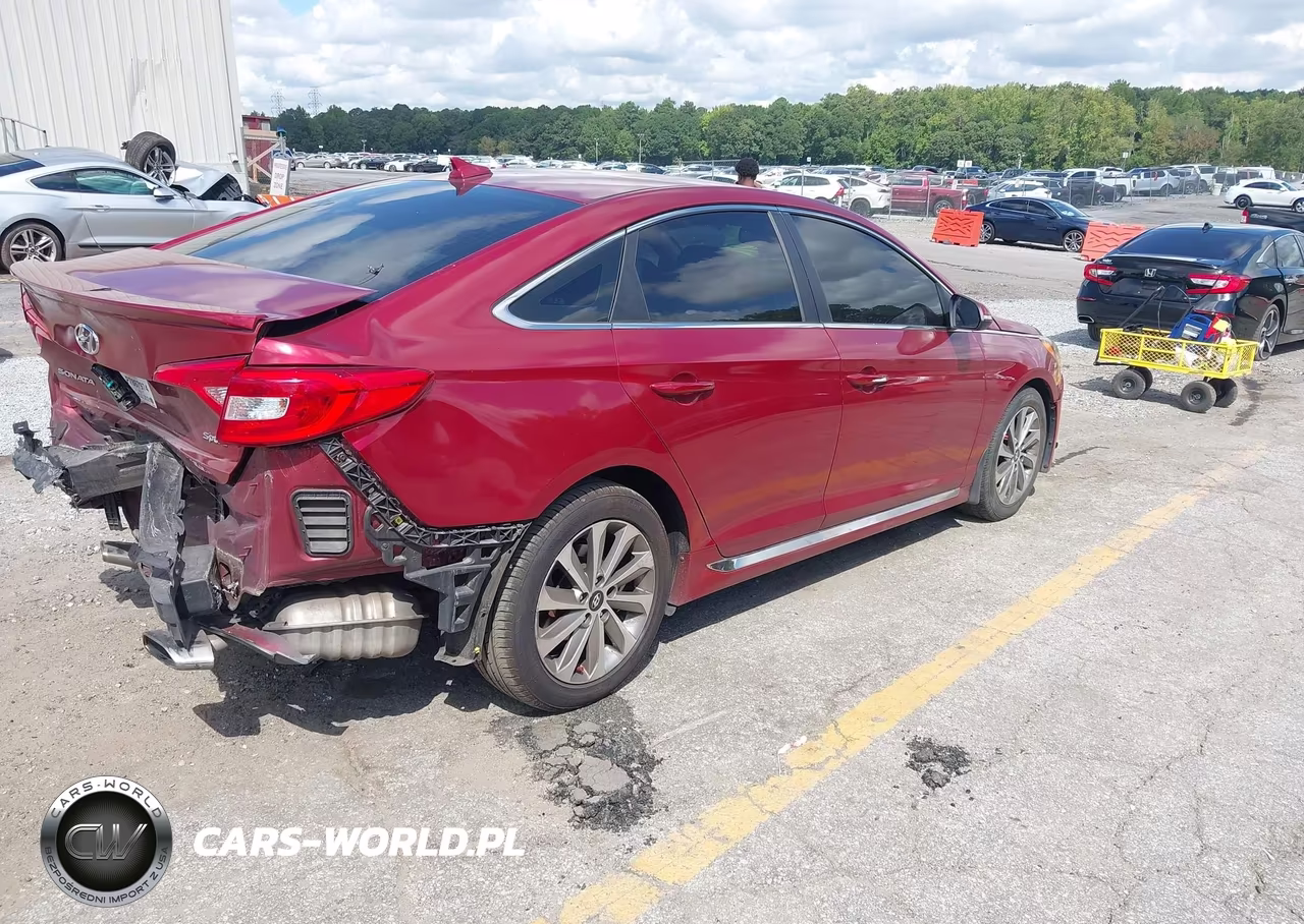 2016 Hyundai Sonata Sport VIN:5NPE34AF7GH391247 - 4
