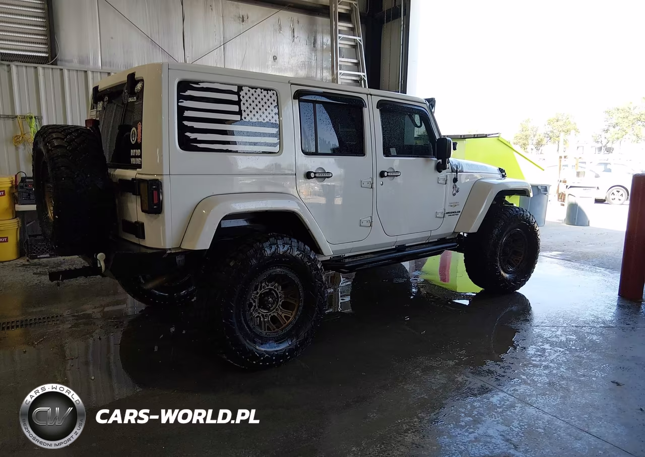 2013 Jeep Wrangler Unlimited Sahara VIN:1C4BJWEG1DL639653 - 4