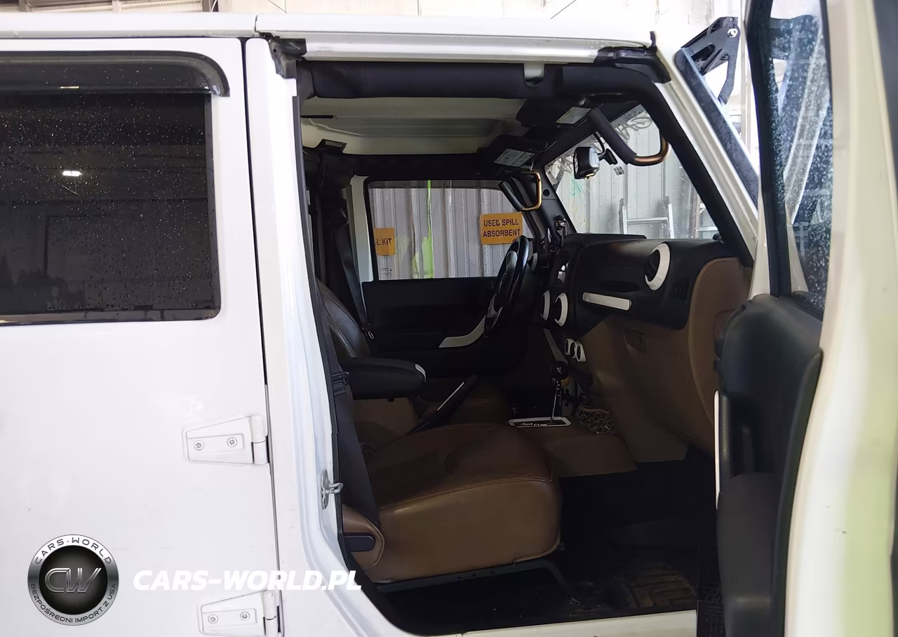 2013 Jeep Wrangler Unlimited Sahara VIN:1C4BJWEG1DL639653 - 5