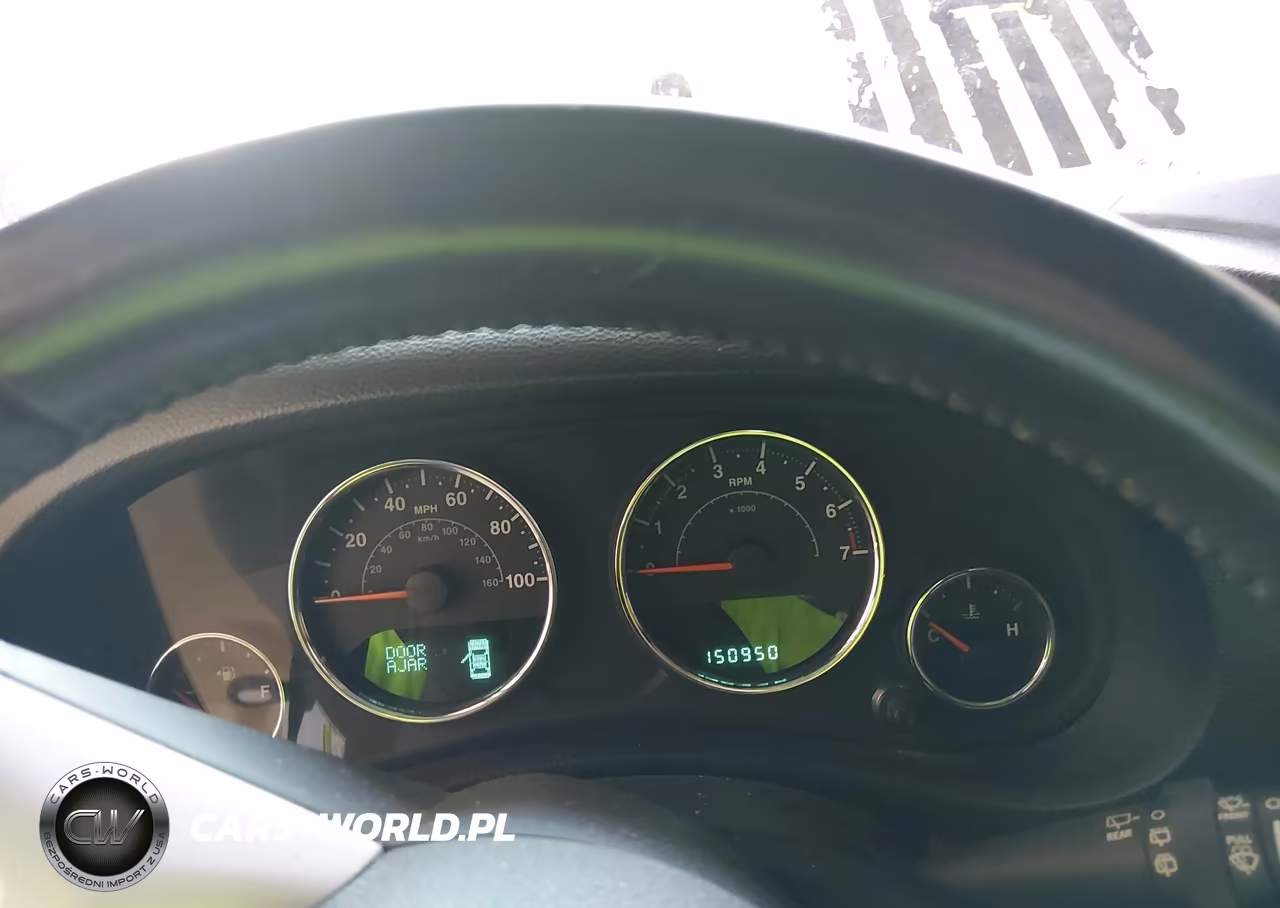 2013 Jeep Wrangler Unlimited Sahara VIN:1C4BJWEG1DL639653 - 7