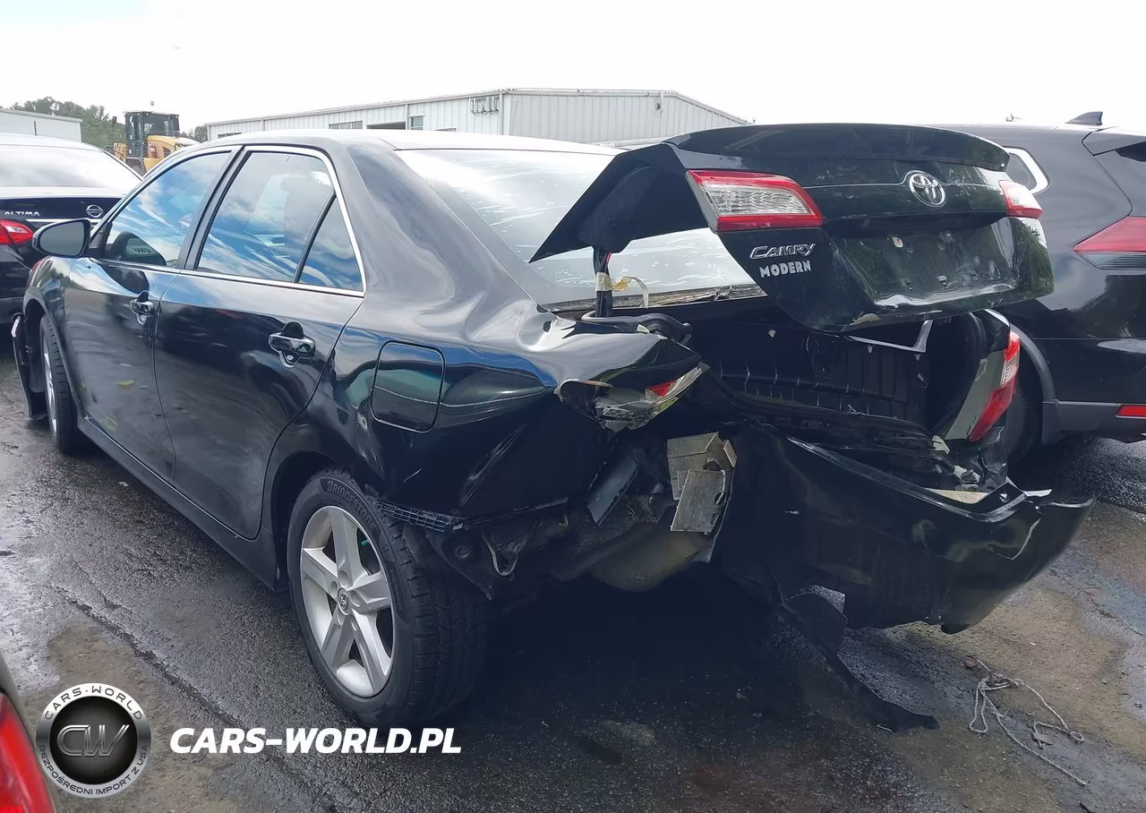 2014 Toyota Camry Se VIN:4T1BF1FK2EU430243 - 3