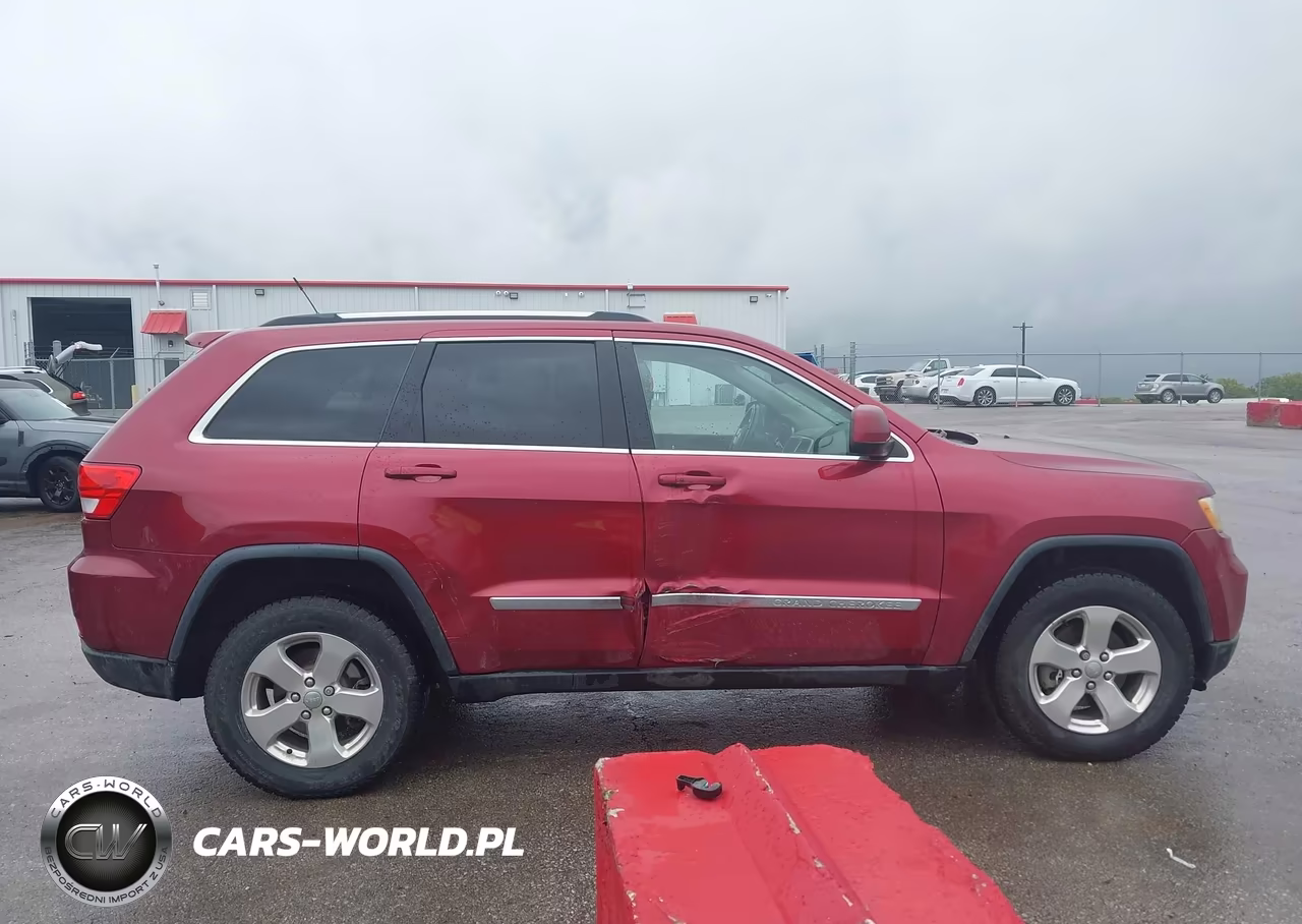 2013 Jeep Grand Cherokee Laredo VIN:1C4RJFAT7DC545780 - 13