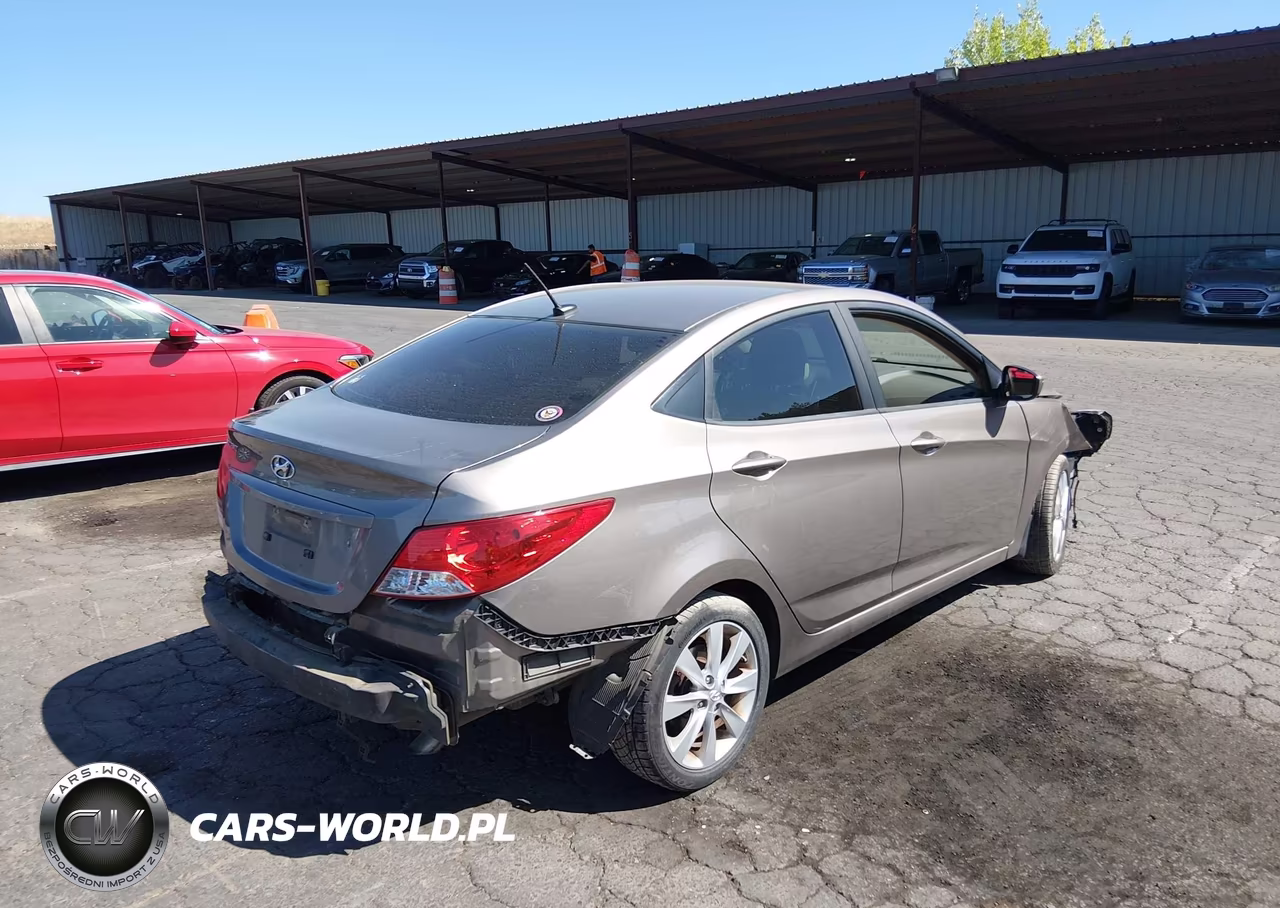 2013 Hyundai Accent Gls VIN:KMHCU4AE6DU580643 - 4