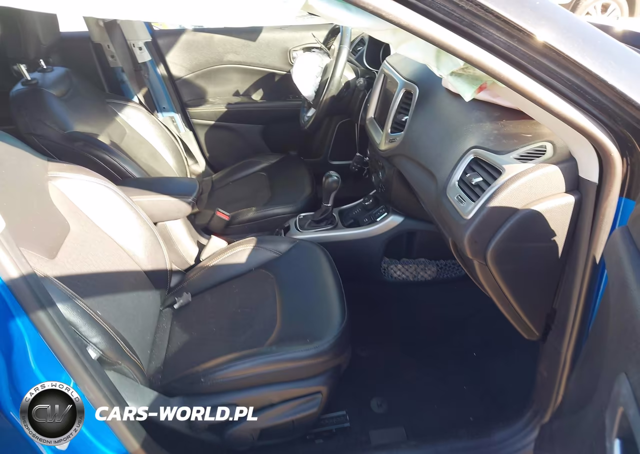 2018 Jeep Compass Latitude 4X4 VIN:3C4NJDBB5JT202569 - 5