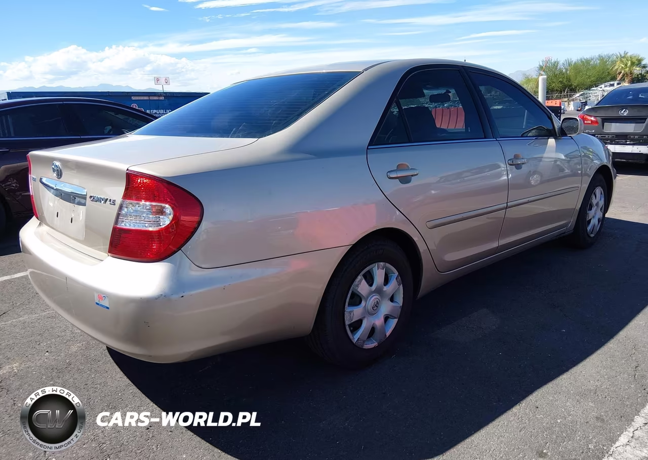 2003 Toyota Camry Le VIN:4T1BE32KX3U192658 - 4