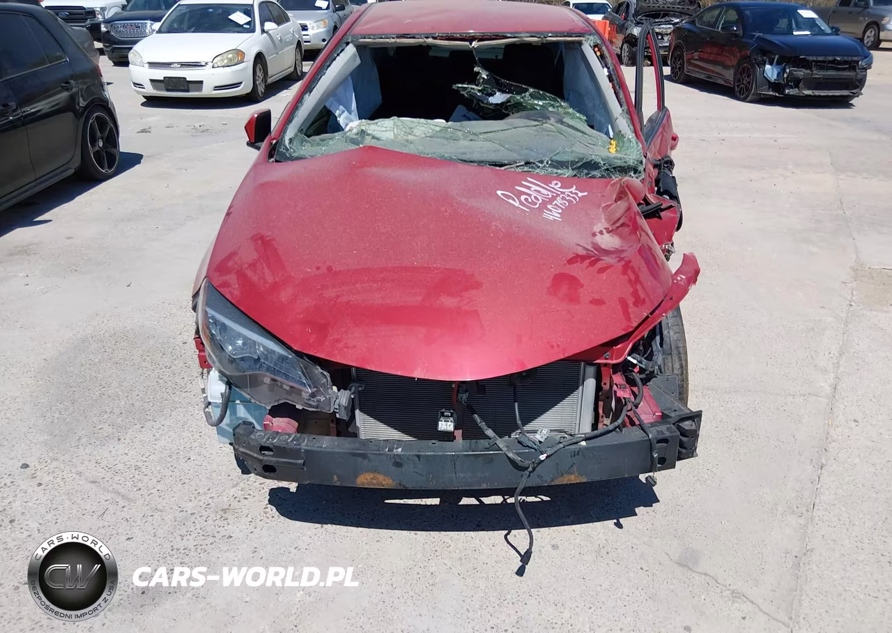 2018 Toyota Corolla Le VIN:5YFBURHE6JP784225 - 12