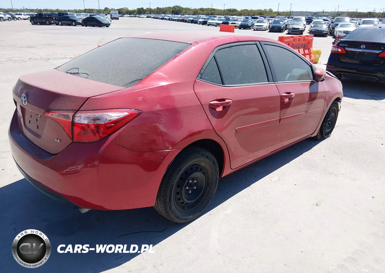 2018 Toyota Corolla Le VIN:5YFBURHE6JP784225 - 4