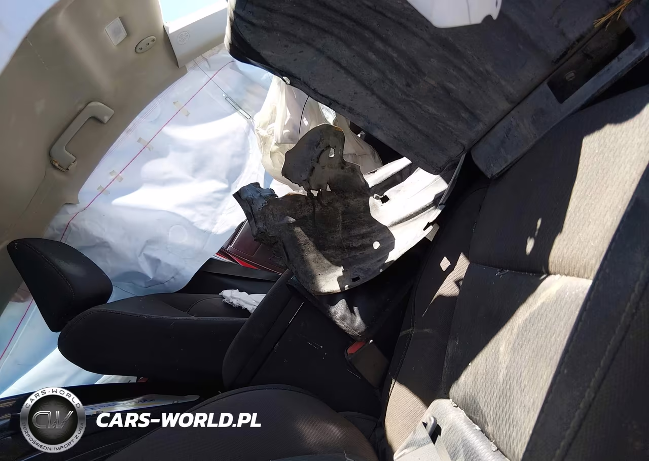2018 Toyota Corolla Le VIN:5YFBURHE6JP784225 - 5