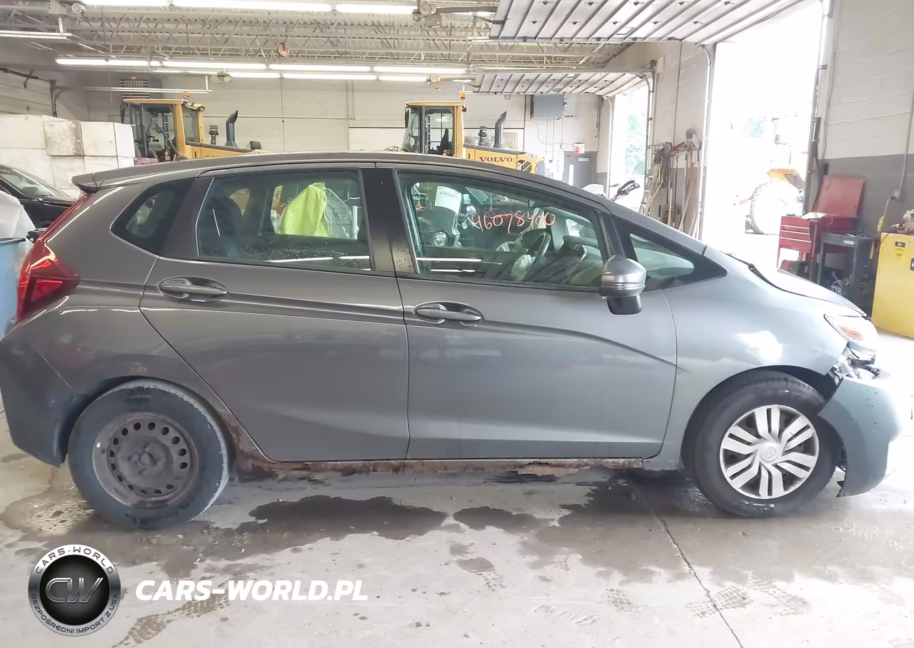 2015 Honda Fit Lx VIN:3HGGK5G5XFM747832 - 13