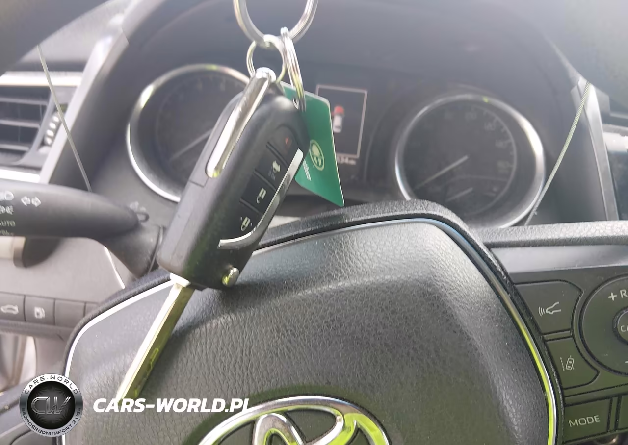 2018 Toyota Camry Le VIN:4T1B11HK5JU570759 - 11