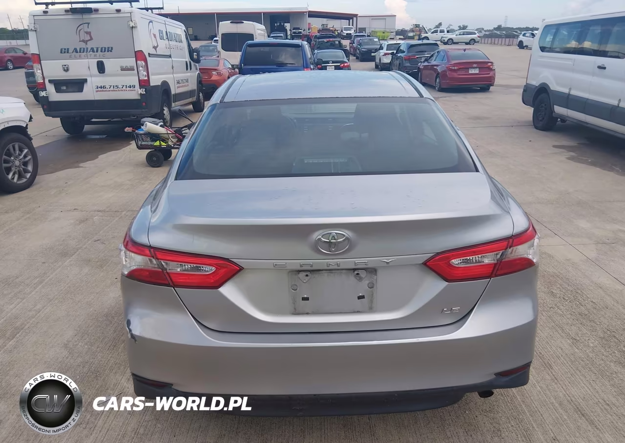 2018 Toyota Camry Le VIN:4T1B11HK5JU570759 - 16