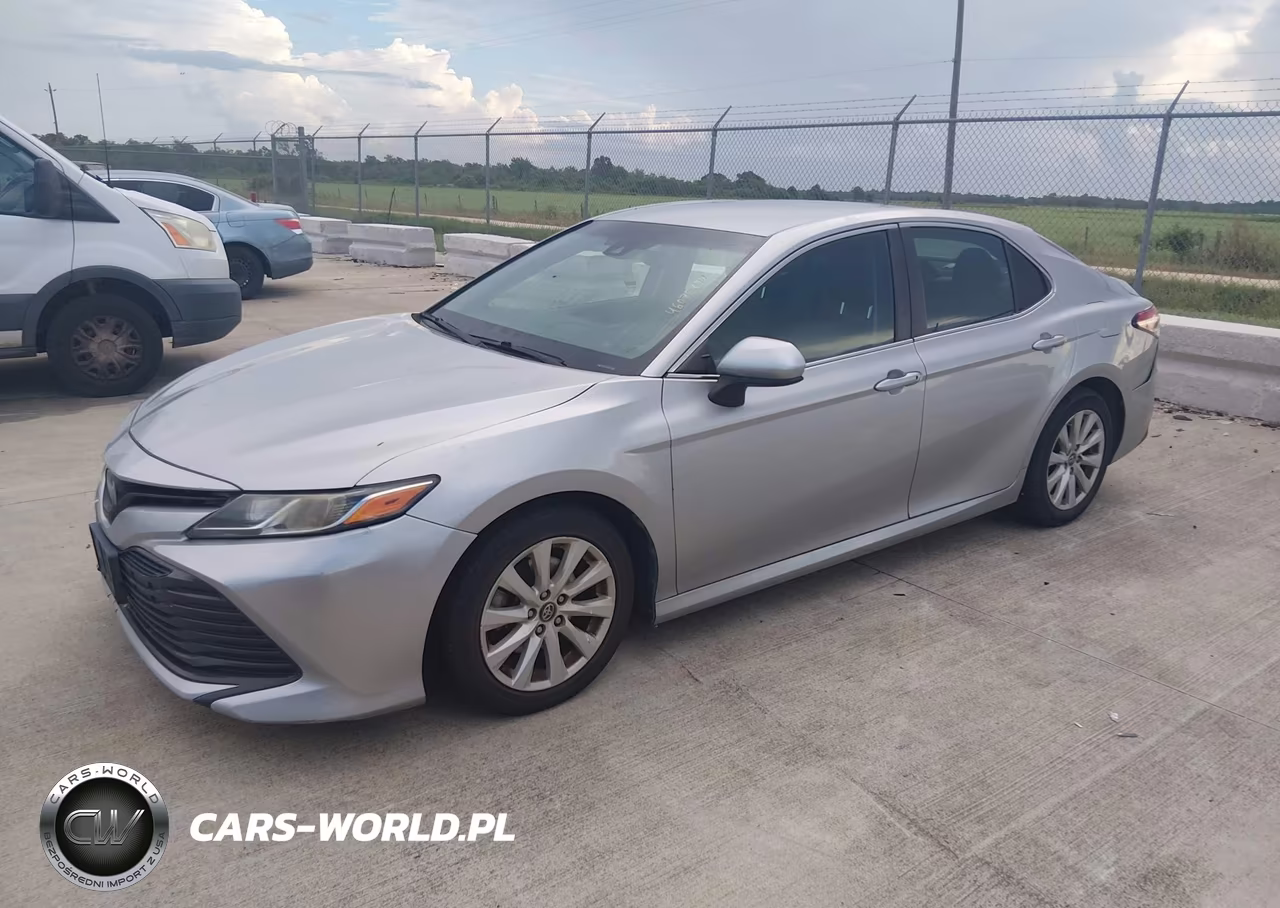 2018 Toyota Camry Le VIN:4T1B11HK5JU570759 - 2