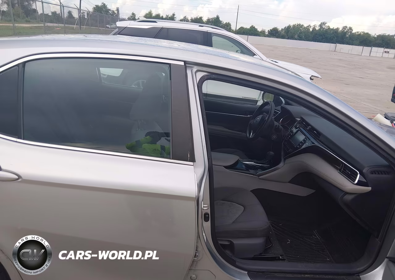 2018 Toyota Camry Le VIN:4T1B11HK5JU570759 - 5