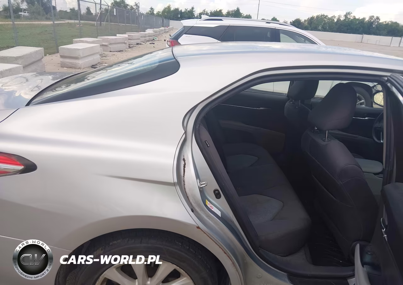2018 Toyota Camry Le VIN:4T1B11HK5JU570759 - 8