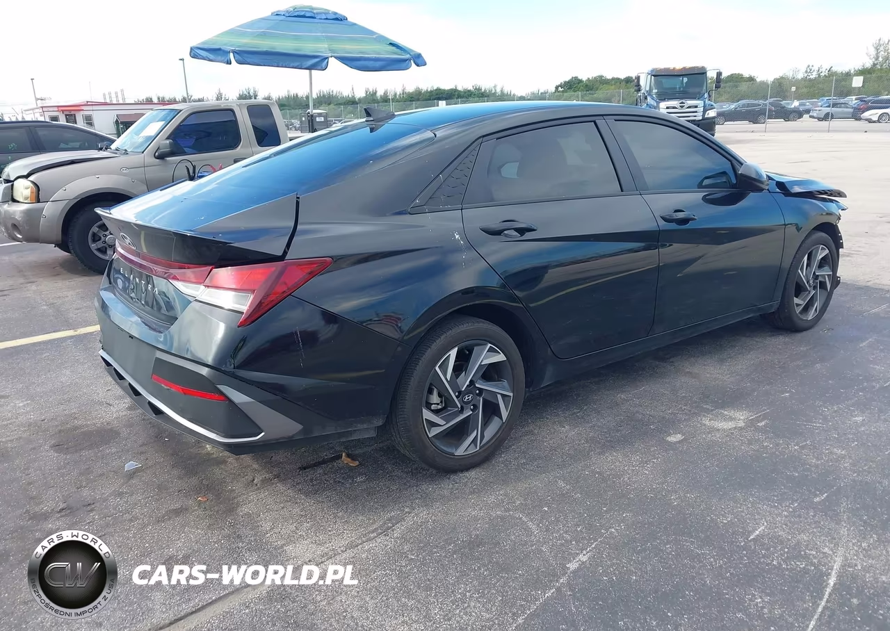 2025 Hyundai Elantra Sel Sport VIN:KMHLM4DGXSU998777 - 4