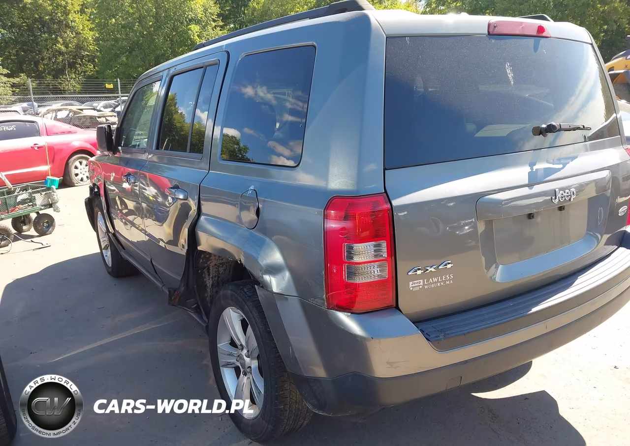 2012 Jeep Patriot Latitude VIN:1C4NJRFB7CD570087 - 3