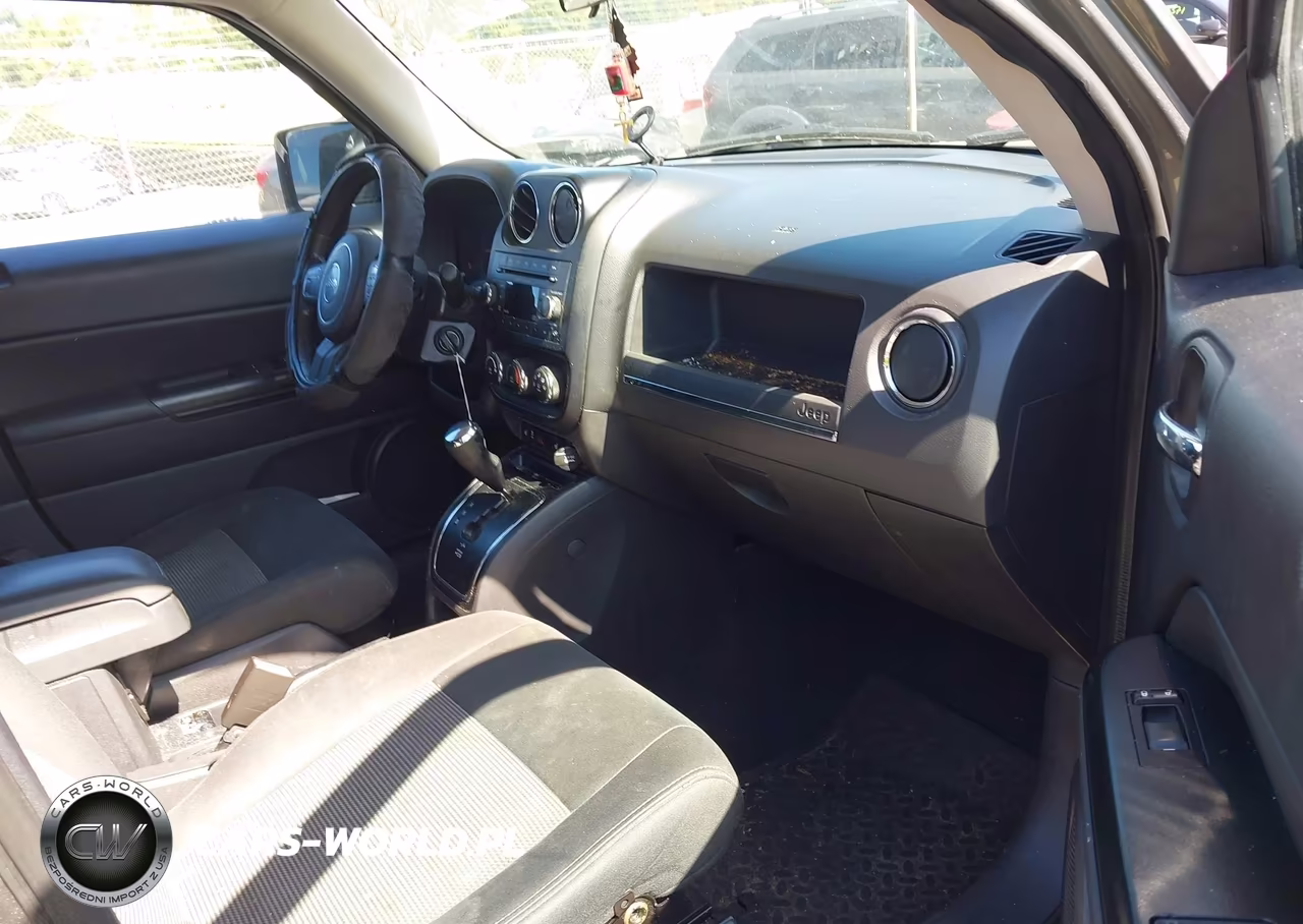 2012 Jeep Patriot Latitude VIN:1C4NJRFB7CD570087 - 5