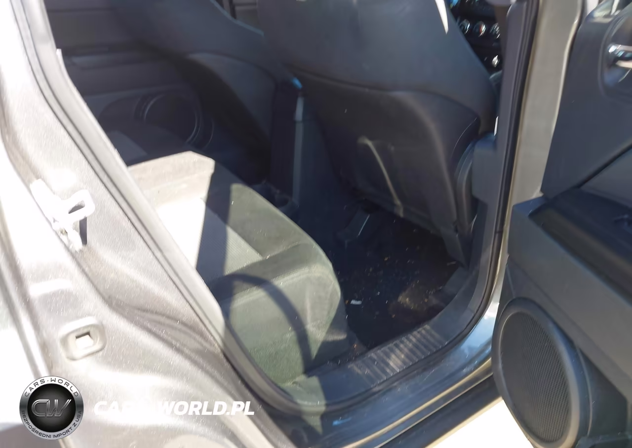 2012 Jeep Patriot Latitude VIN:1C4NJRFB7CD570087 - 8