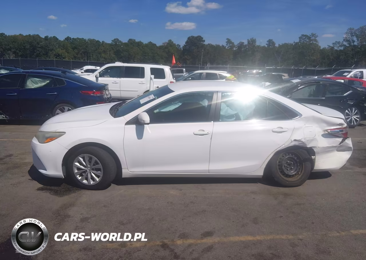 2015 Toyota Camry Le VIN:4T1BF1FK4FU892546 - 14