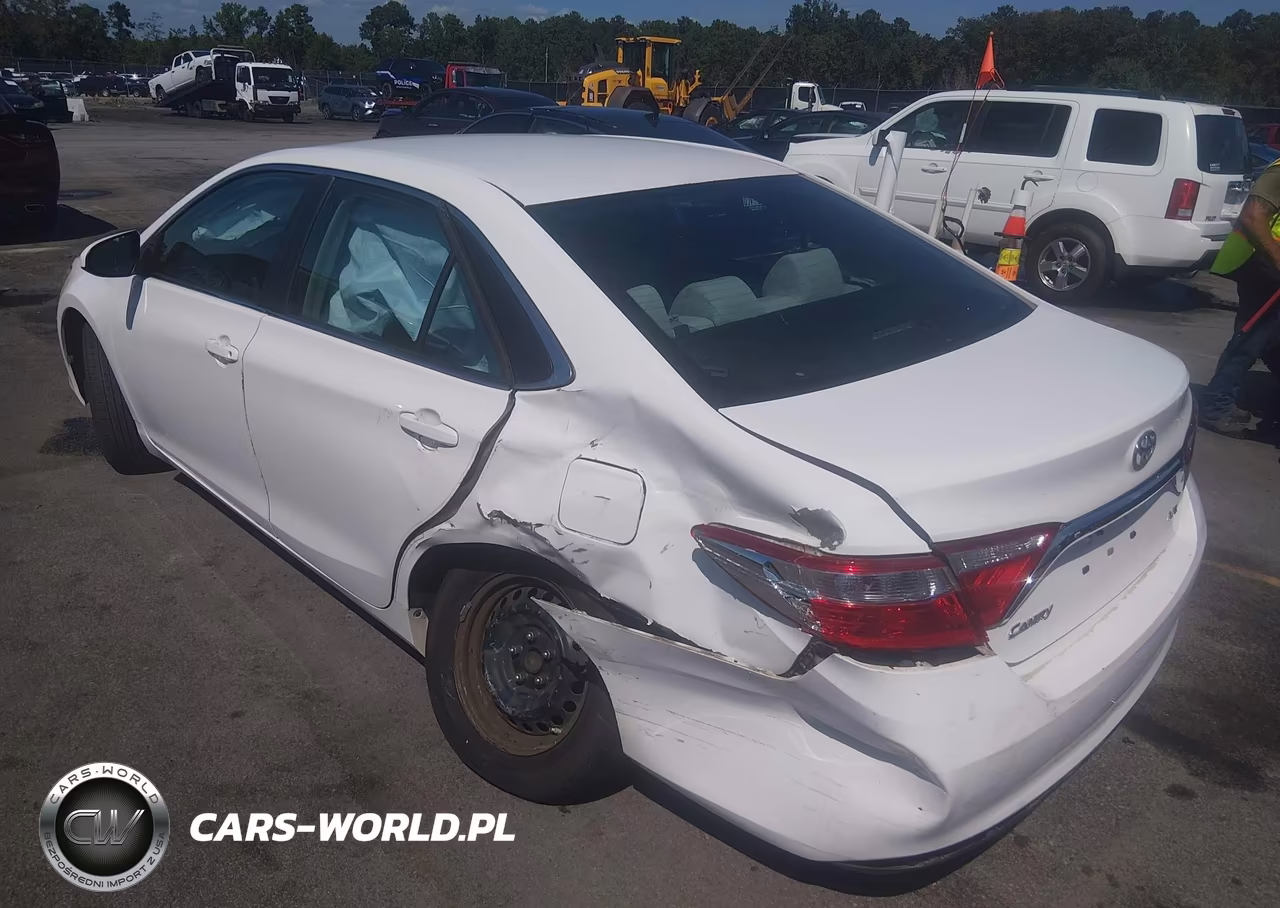 2015 Toyota Camry Le VIN:4T1BF1FK4FU892546 - 3