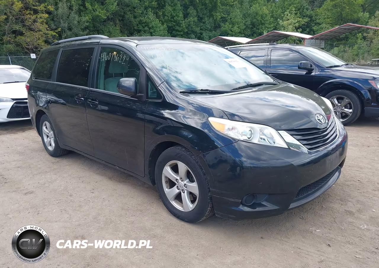 2015 Toyota Sienna Le 8 Passenger