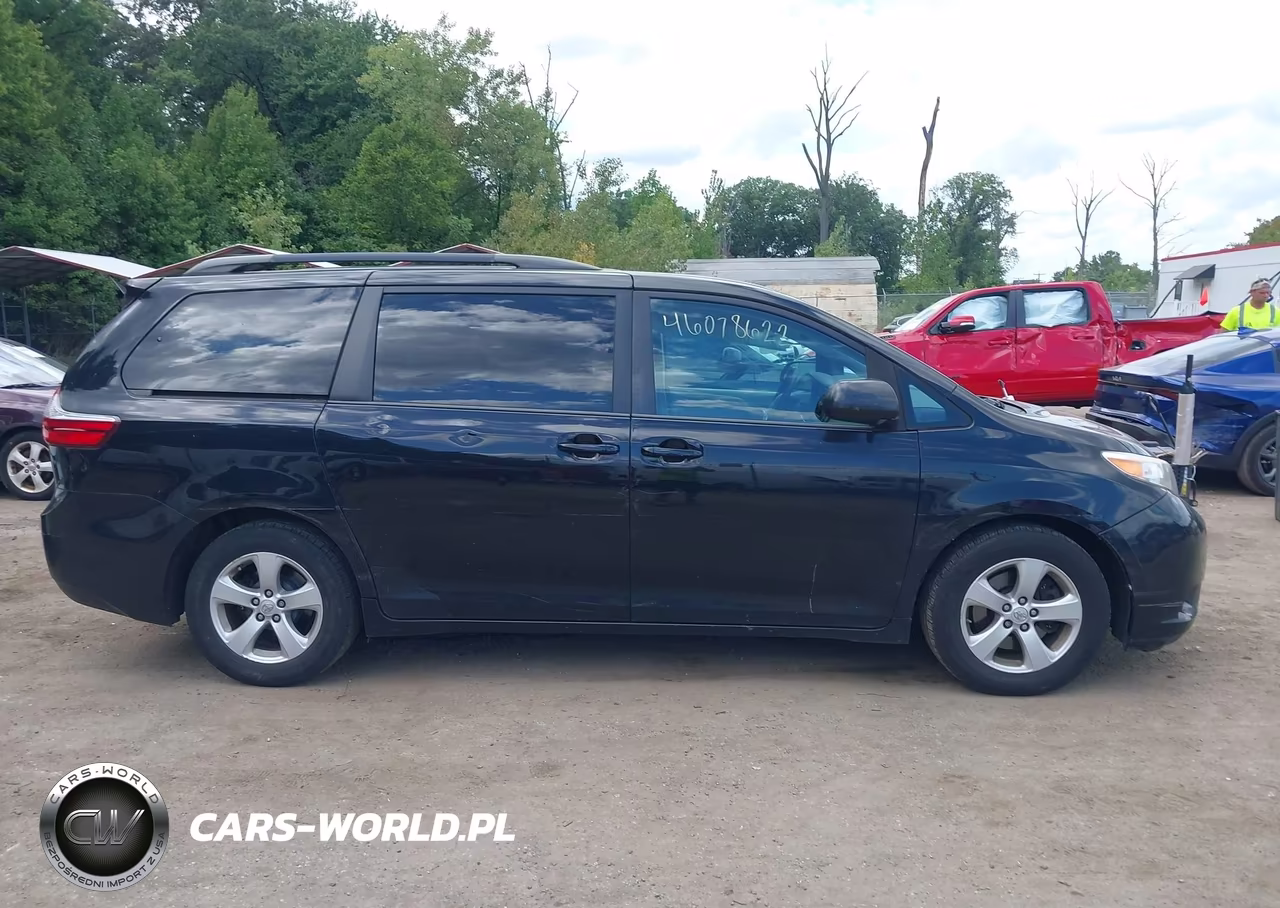 2015 Toyota Sienna Le 8 Passenger VIN:5TDKK3DC9FS687333 - 14
