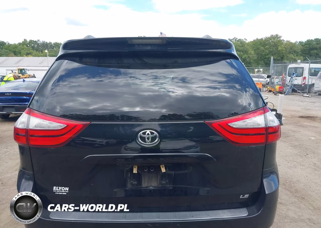 2015 Toyota Sienna Le 8 Passenger VIN:5TDKK3DC9FS687333 - 17