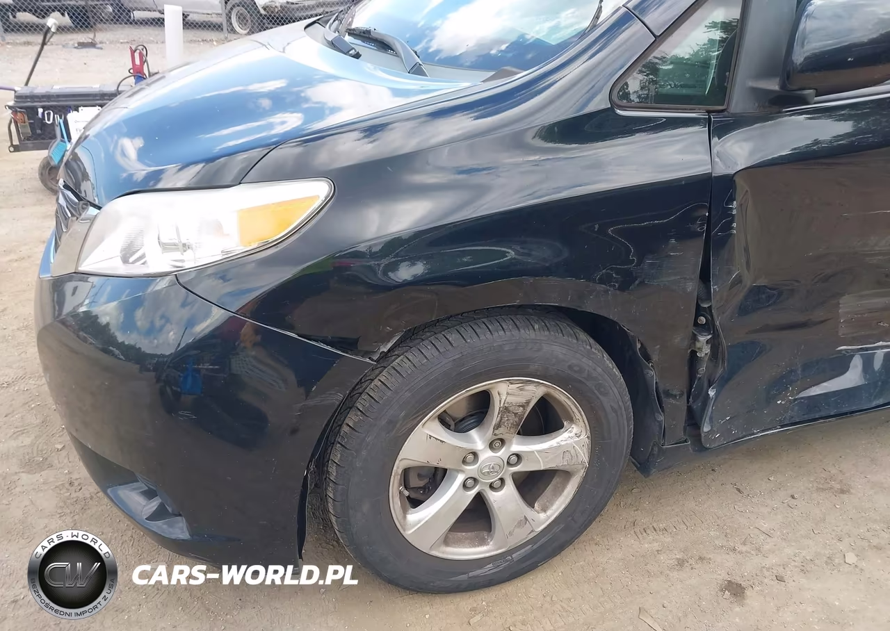 2015 Toyota Sienna Le 8 Passenger VIN:5TDKK3DC9FS687333 - 6