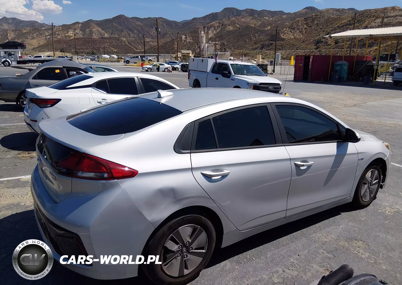 2018 Hyundai Ioniq Hybrid Blue VIN:KMHC65LC0JU060526 - 13