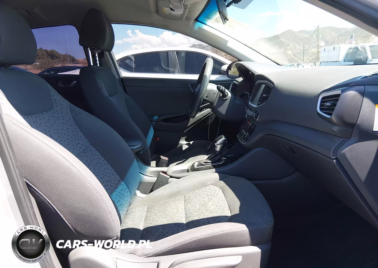 2018 Hyundai Ioniq Hybrid Blue VIN:KMHC65LC0JU060526 - 5