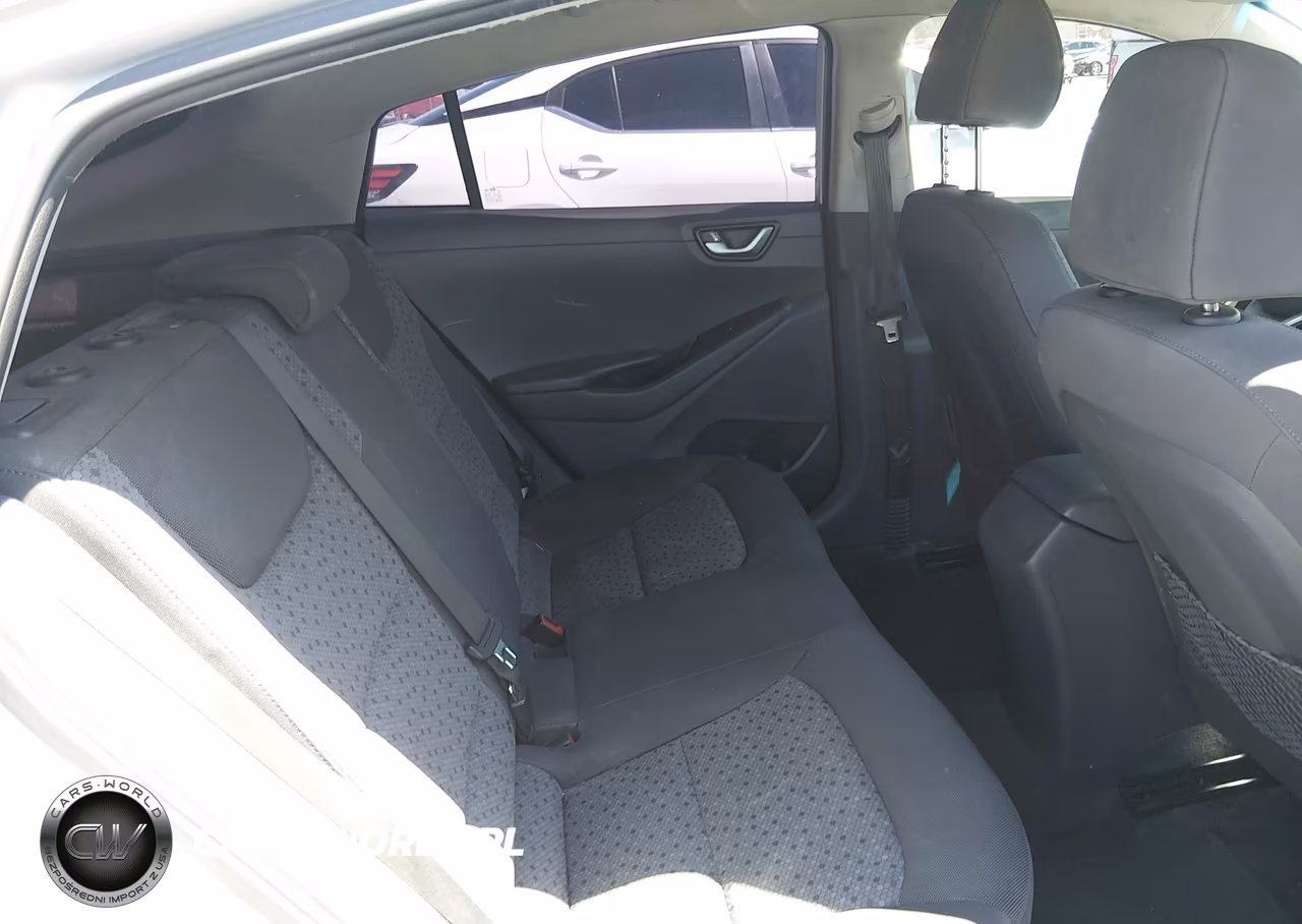 2018 Hyundai Ioniq Hybrid Blue VIN:KMHC65LC0JU060526 - 8