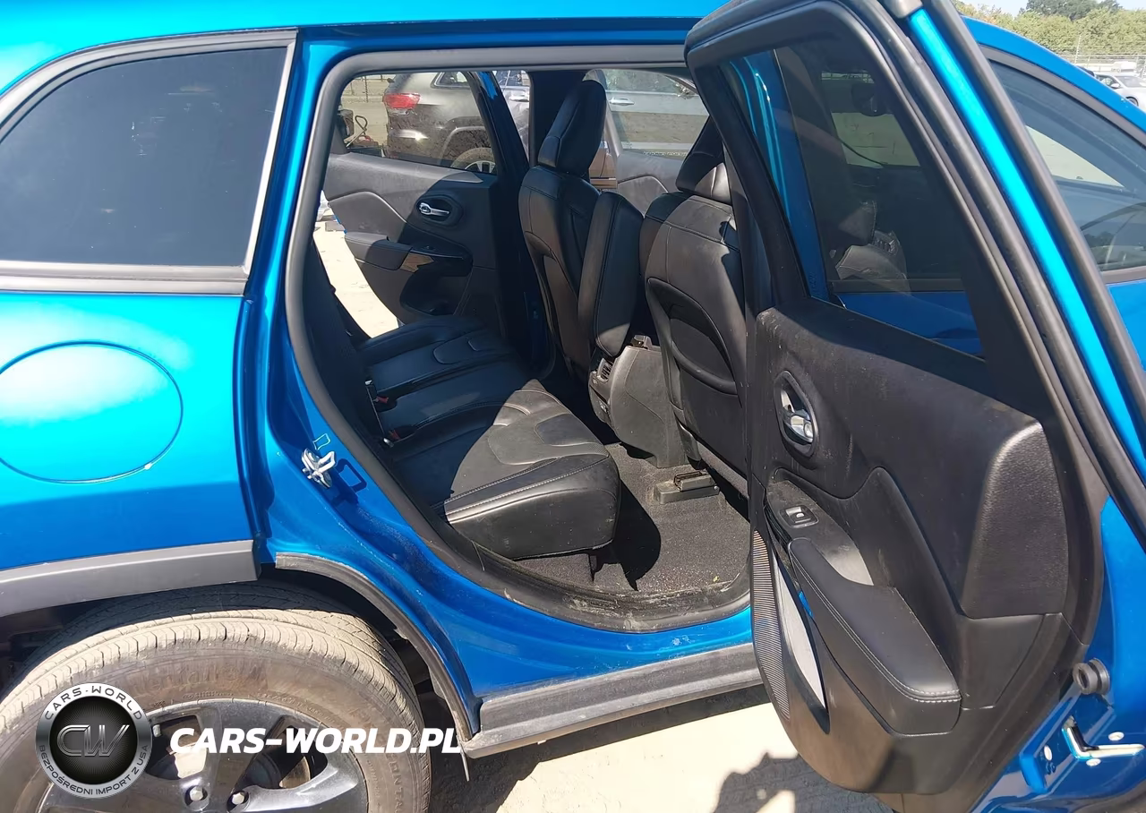 2023 Jeep Cherokee Altitude Lux 4X4 VIN:1C4PJMMB7PD108861 - 8