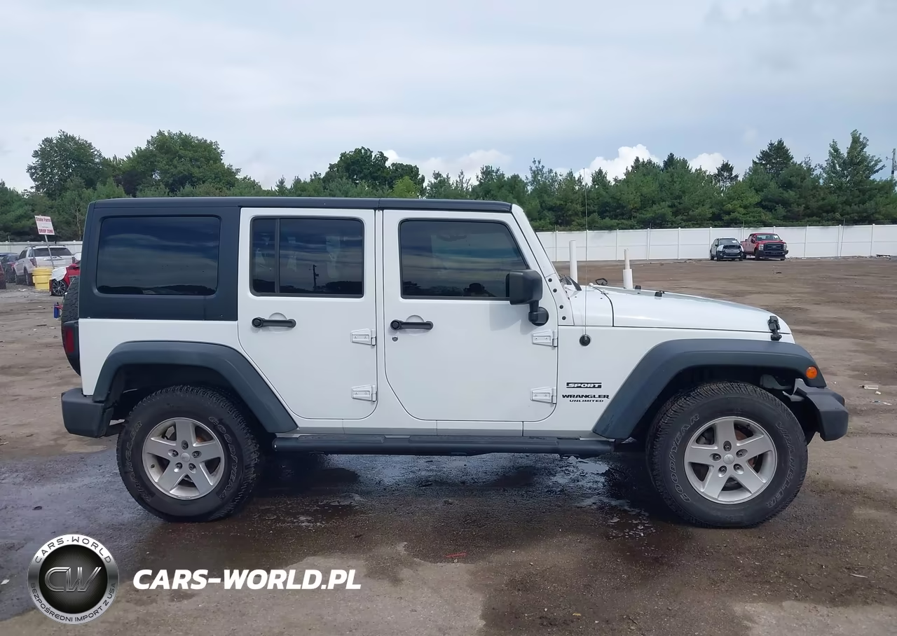 2015 Jeep Wrangler Unlimited Sport VIN:1C4BJWDG9FL518891 - 13