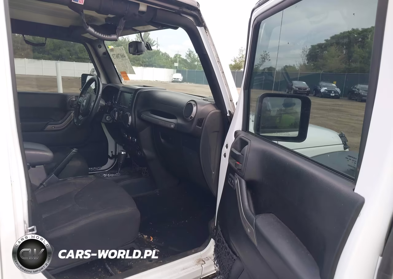 2015 Jeep Wrangler Unlimited Sport VIN:1C4BJWDG9FL518891 - 5