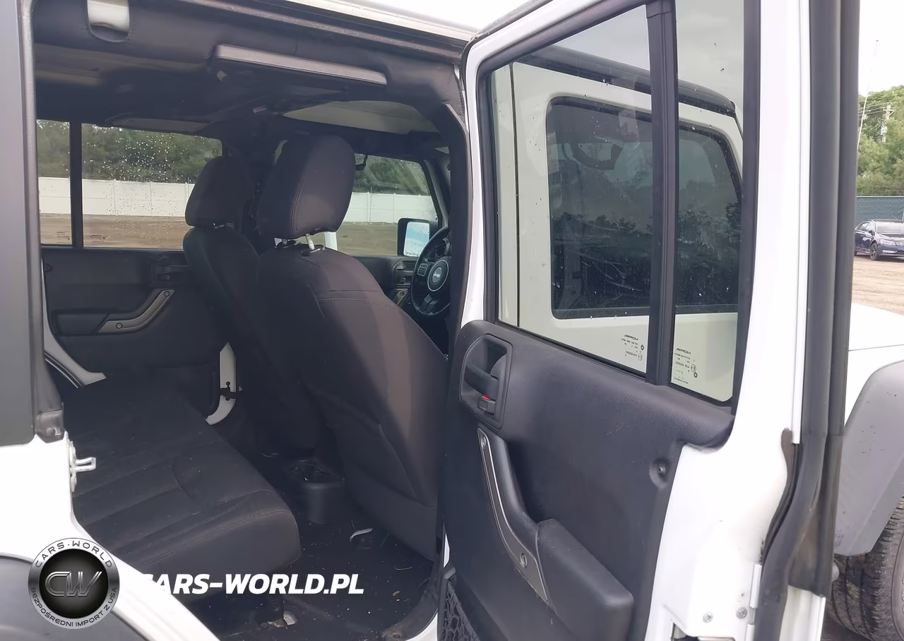 2015 Jeep Wrangler Unlimited Sport VIN:1C4BJWDG9FL518891 - 8