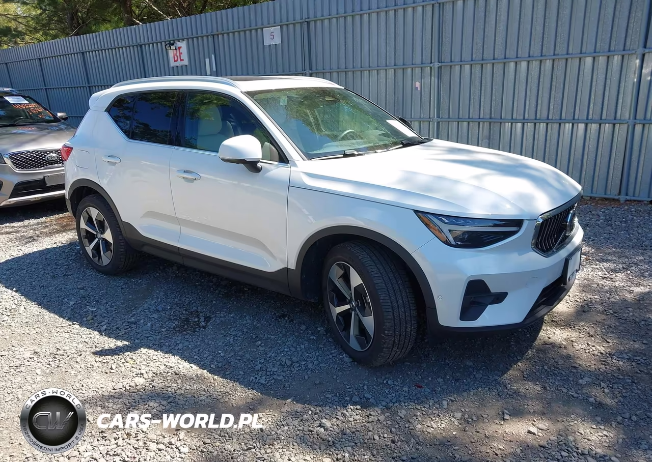 2025 Volvo Xc40 B5 Plus Bright Theme – zdjęcie 1 z 18