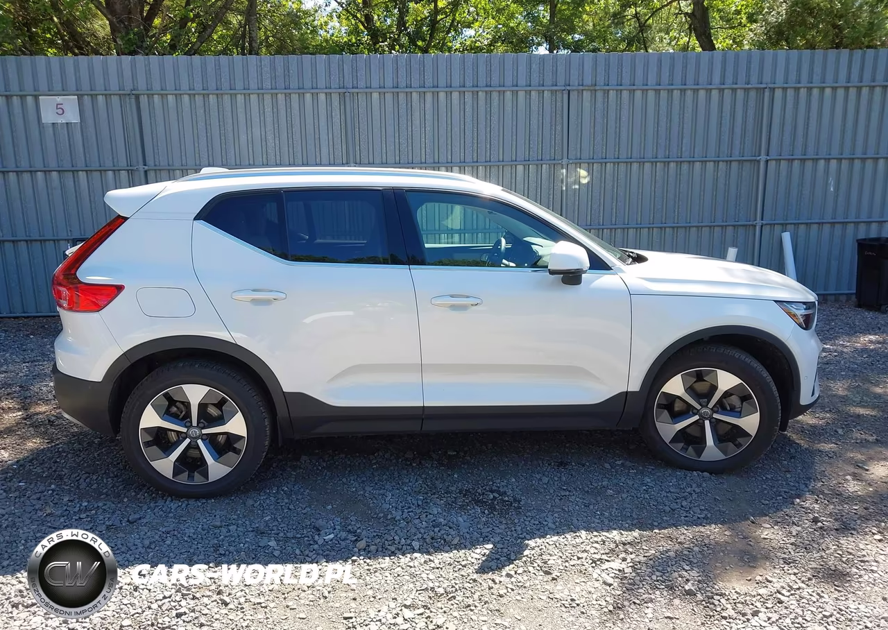 2025 Volvo Xc40 B5 Plus Bright Theme VIN:YV4L12UEXS2603814 - 13