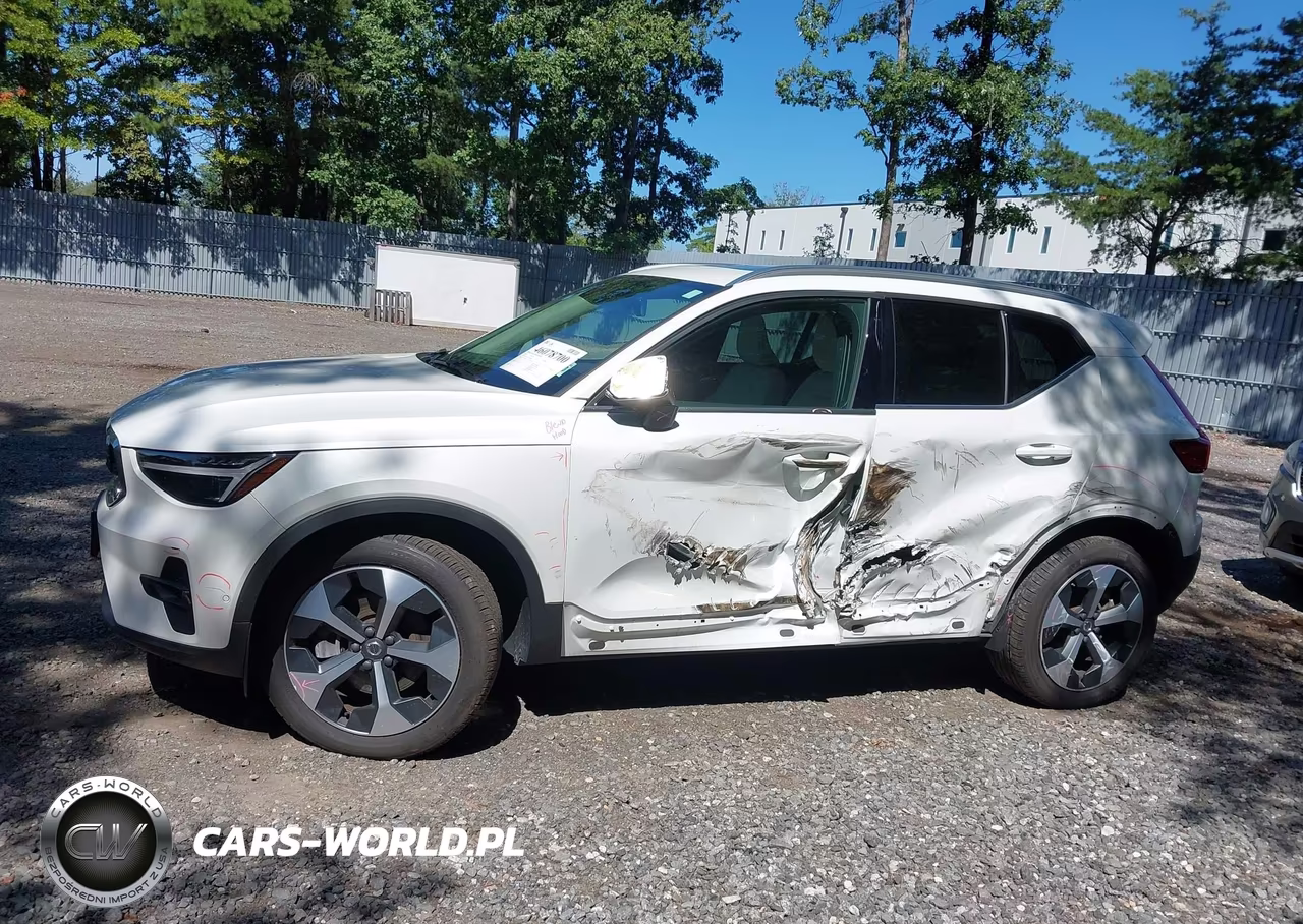 2025 Volvo Xc40 B5 Plus Bright Theme VIN:YV4L12UEXS2603814 - 14