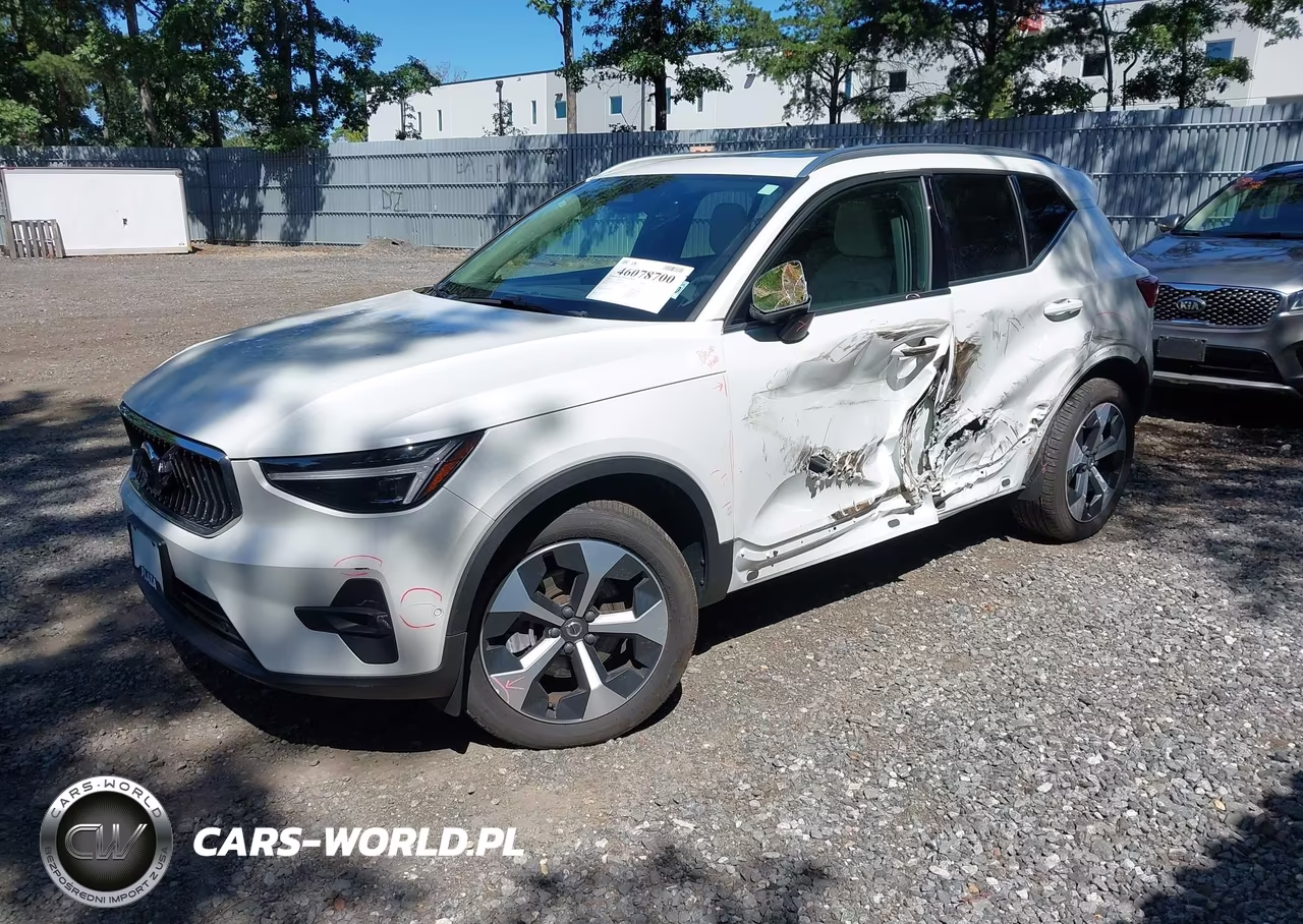 2025 Volvo Xc40 B5 Plus Bright Theme VIN:YV4L12UEXS2603814 - 2