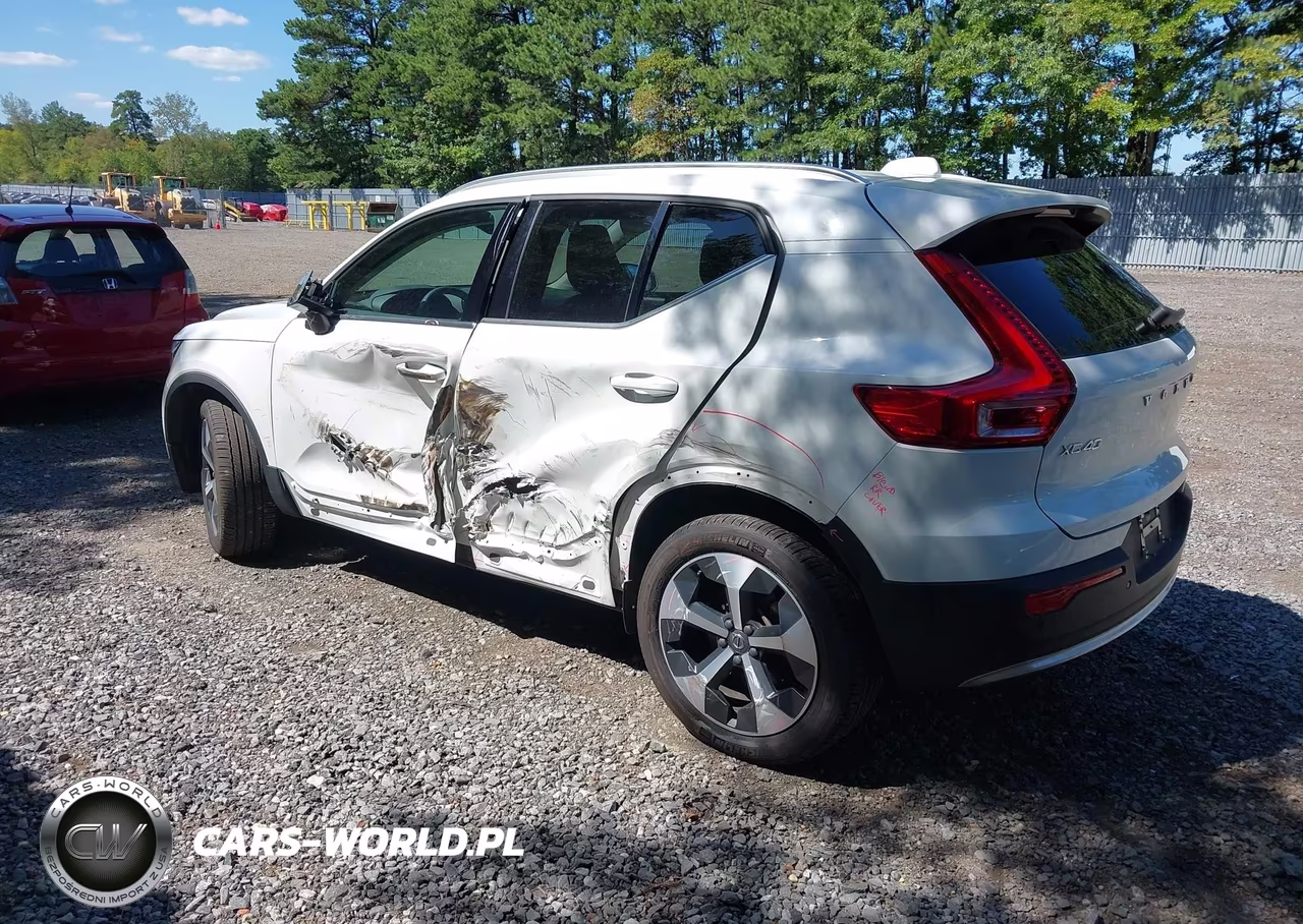 2025 Volvo Xc40 B5 Plus Bright Theme VIN:YV4L12UEXS2603814 - 3