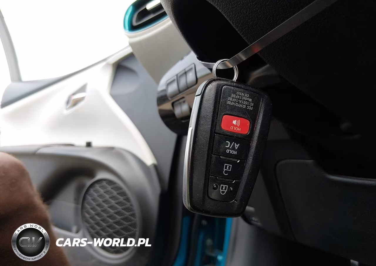 2018 Toyota Prius Prime Plus VIN:JTDKARFPXJ3098520 - 11