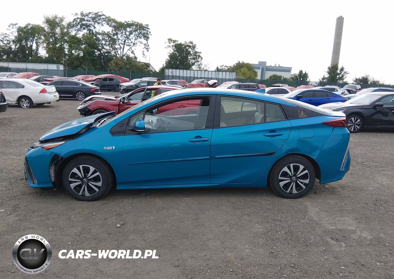 2018 Toyota Prius Prime Plus VIN:JTDKARFPXJ3098520 - 14