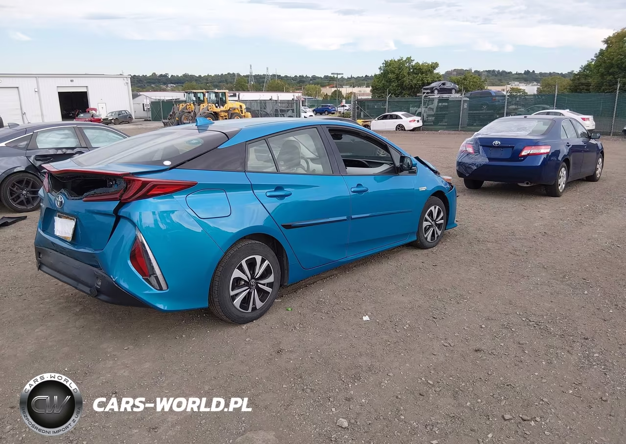 2018 Toyota Prius Prime Plus VIN:JTDKARFPXJ3098520 - 4