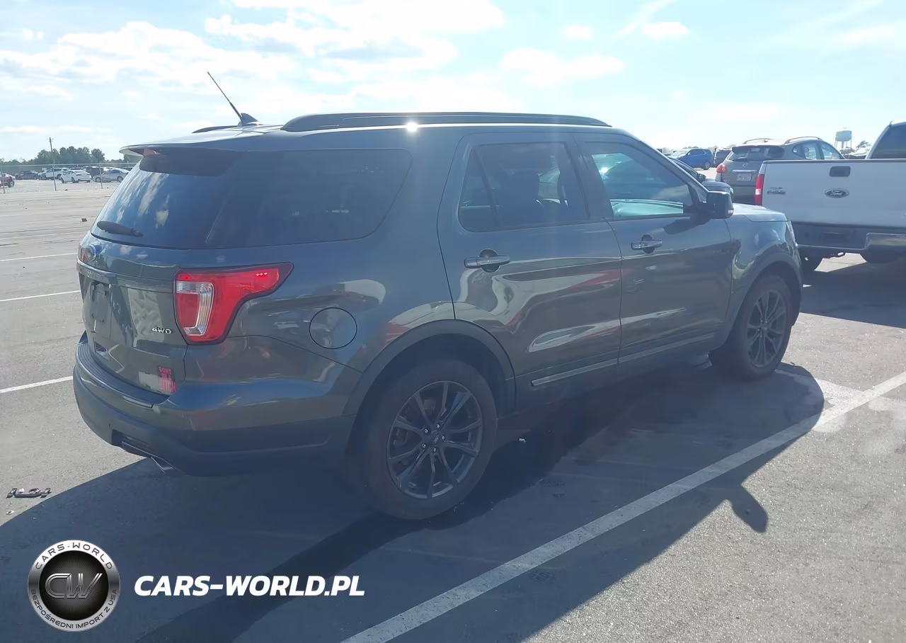 2018 Ford Explorer Xlt VIN:1FM5K8D8XJGC44726 - 4
